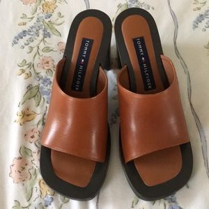 NIB Tommy Hilfiger Jill Slide Tan